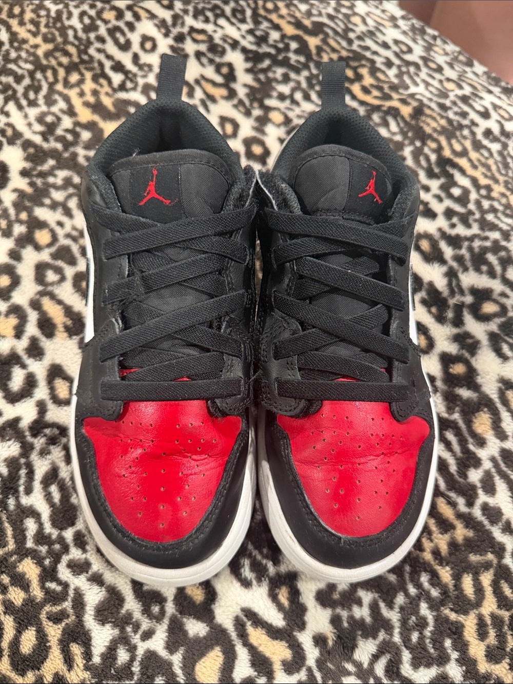Jordan Kids Black & Red Low-Top Sneakers